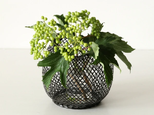 公长斋小菅黑色竹编朦胧花篮及插花